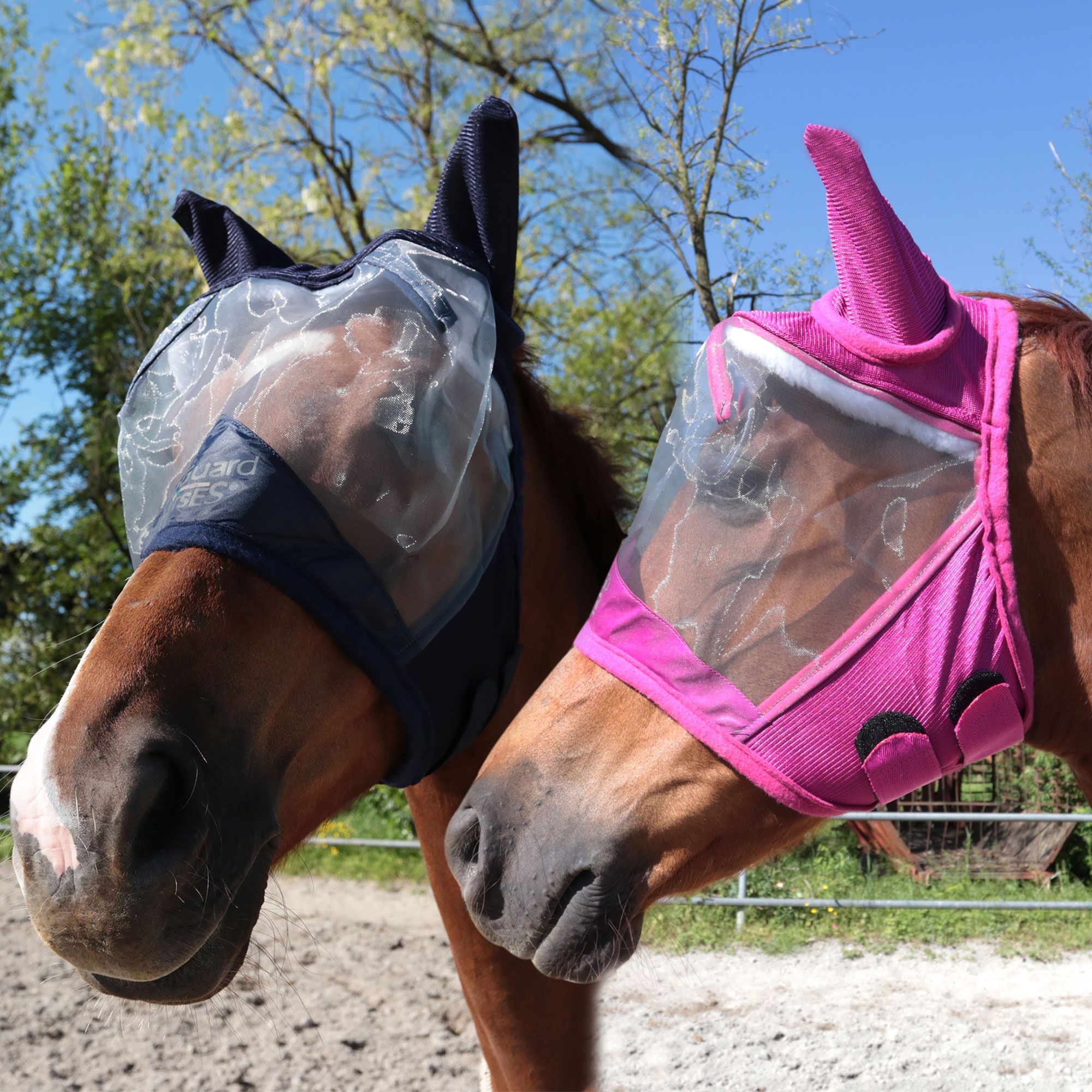 Horses, Maschera Anti Mosche per Cavallo, Modello Soft PRO Mask, Realizzata in Nylon e Cotone con Paraorecchie, Leggera e Traspirante (Nero - M